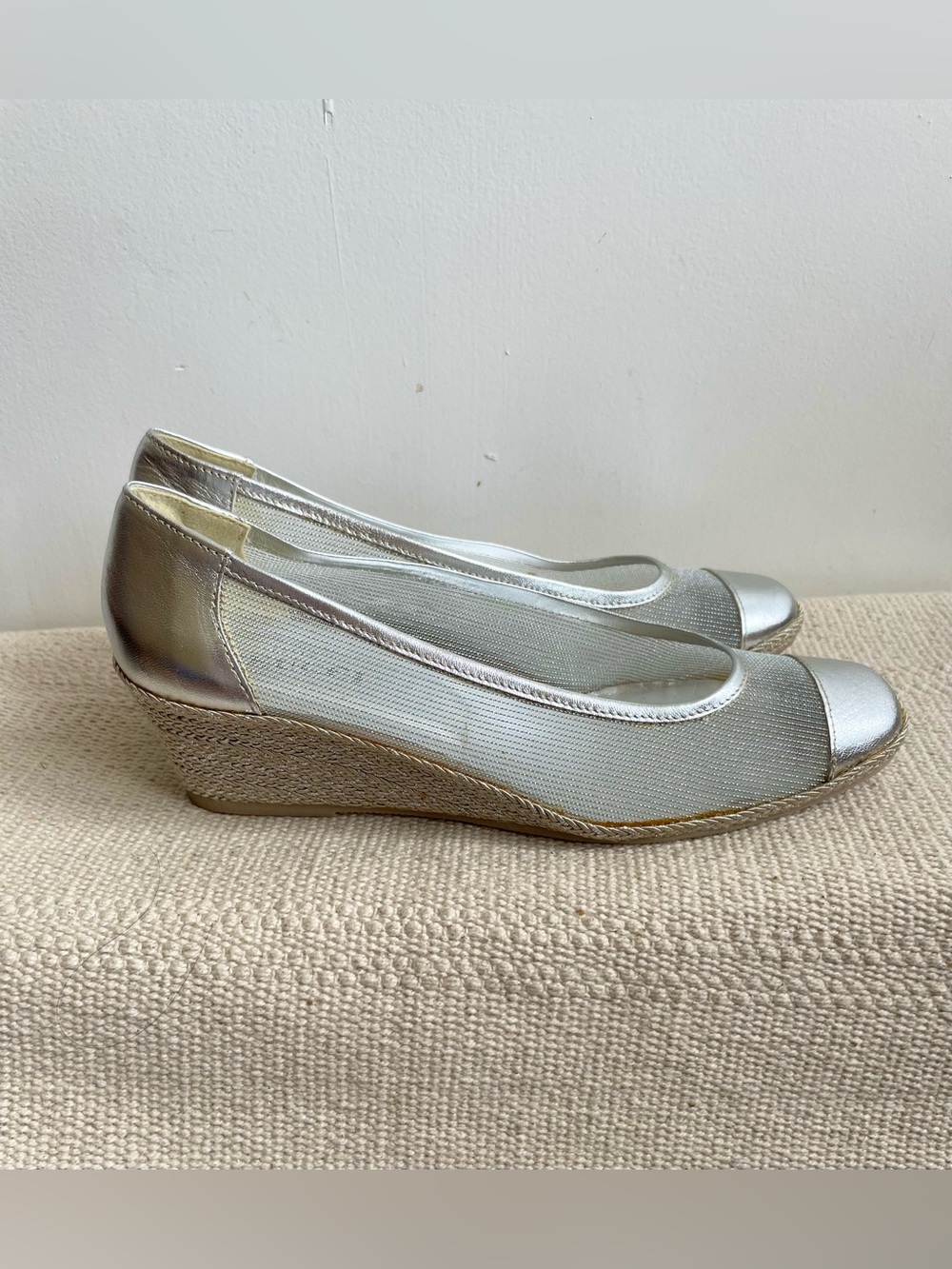 Sesto Meucci Made In Italy Silver Mesh Kitten Heel Wedges Size 7.5 Toe Cap
